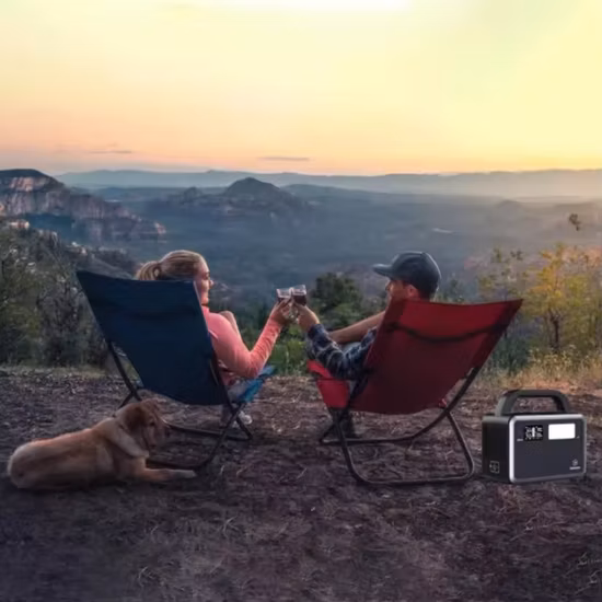 2022 Venda imperdível DIY personalizável Whaylan 300W Gerador solar preto 110V 220V Bateria desligada Estação de energia solar portátil com painéis solares para camping